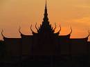  sunset at wat ounalom, phnom penh